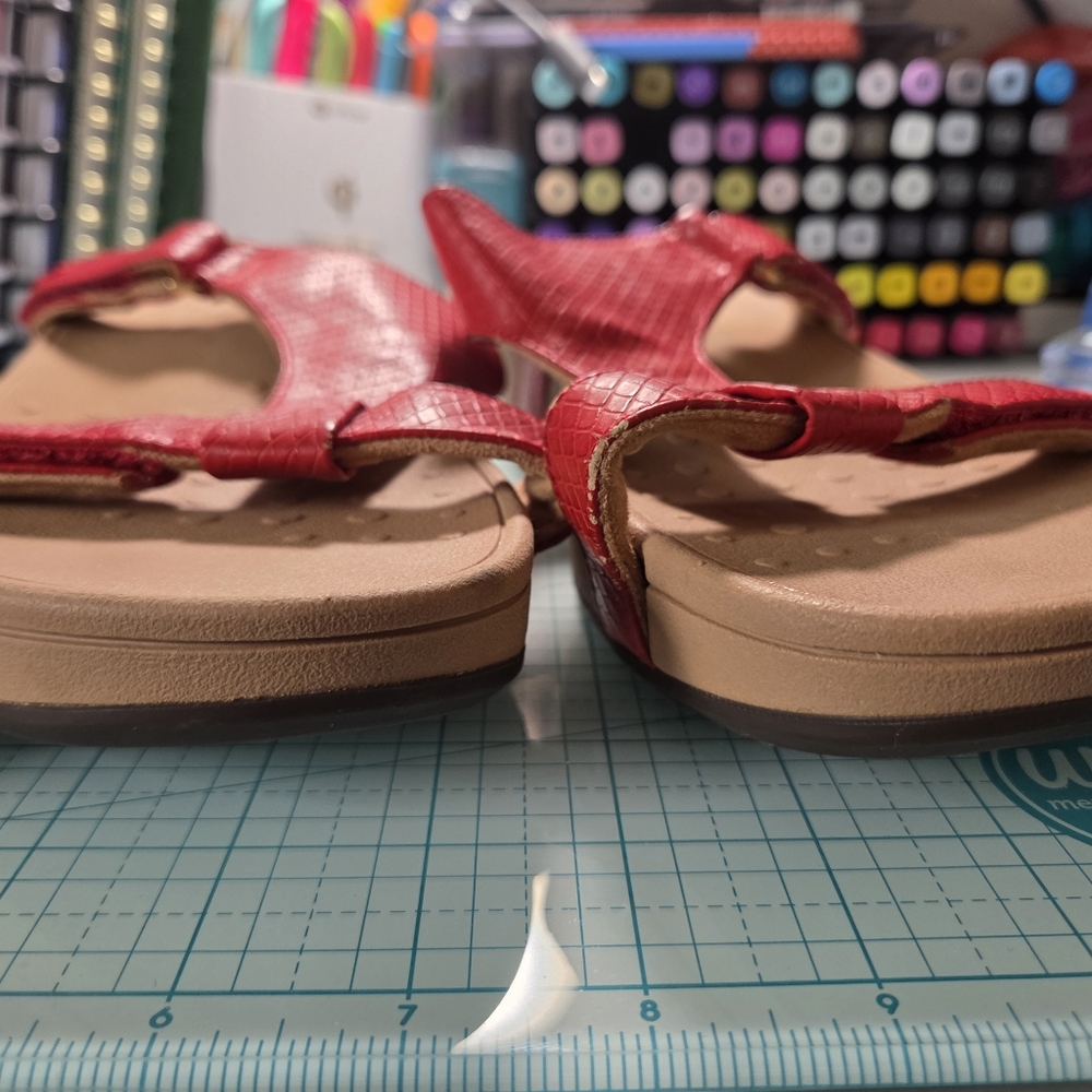 Vionic Size 10 Red Wedge Sandals - Picture 7 of 16